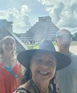 Tonatzin Guía especialista en la civilización maya