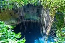 Nade en el cenote IKKIL una parada refrescante
