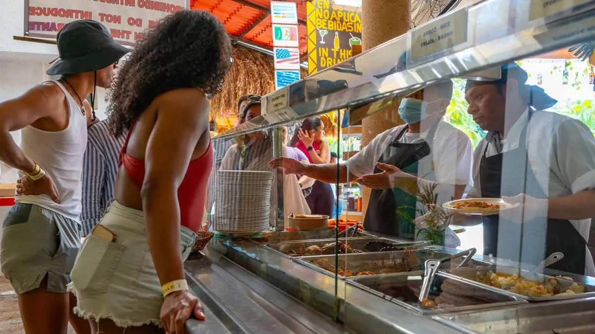 Comida buffet regional yucateca