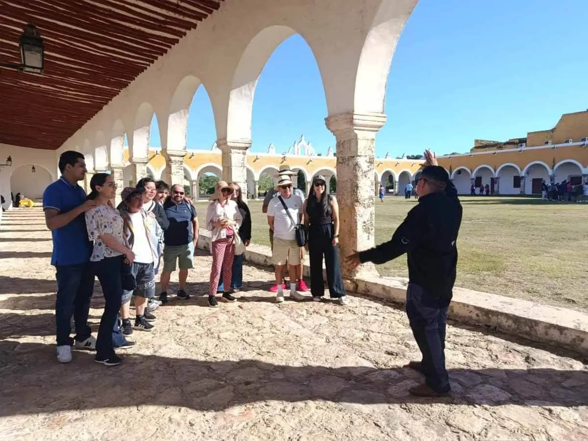 Visitando la iglesia de Izamal